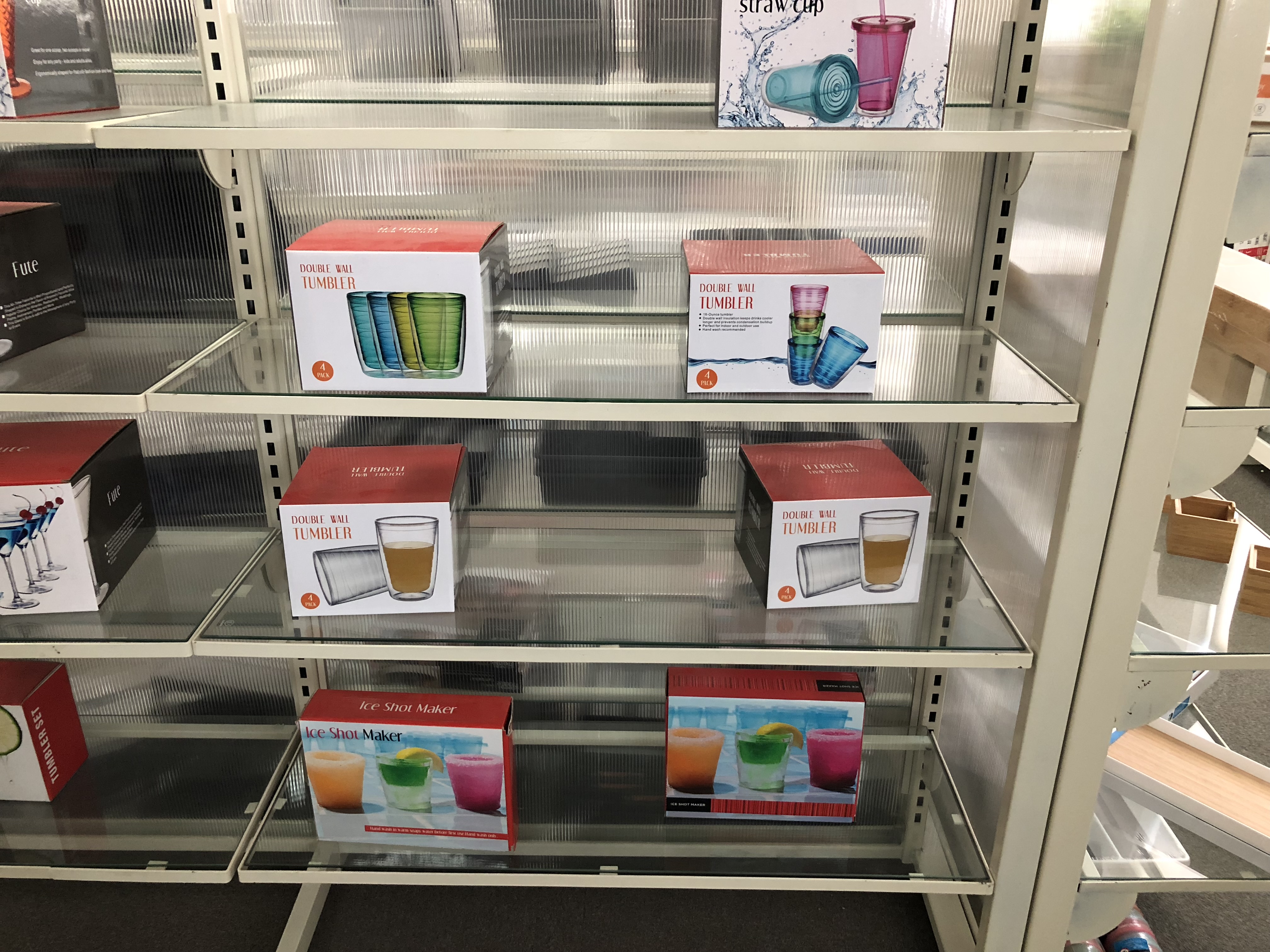 Trinkbecher und Eiswürfelbereiter